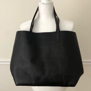 CUYANA Small Easy Tote Handbag in Black